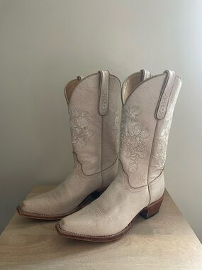 Shyanne Embroidered Western Boots